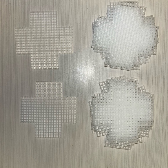 Plastic canvas different shapes and pieces - Picture 4 of 11